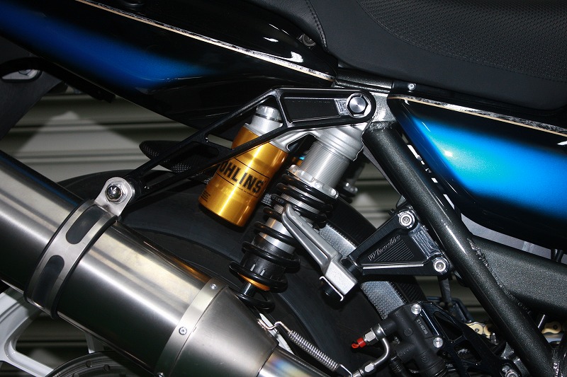 ZRX1100/1200/1200DAEG　アップタイプマフラー用ビレットマフラーステー　（バフ、シルバーアルマイト、ブラックアルマイト） ※ご注文時にZRX1100/1200用又は、1200DAEG用を明記して下さい。