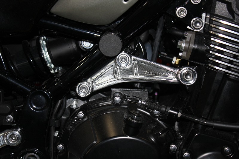 Kawasaki　Z900RS/カフェ　3Dエンジンハンガー(バフ、シルバーアルマイト、ブラックアルマイト)